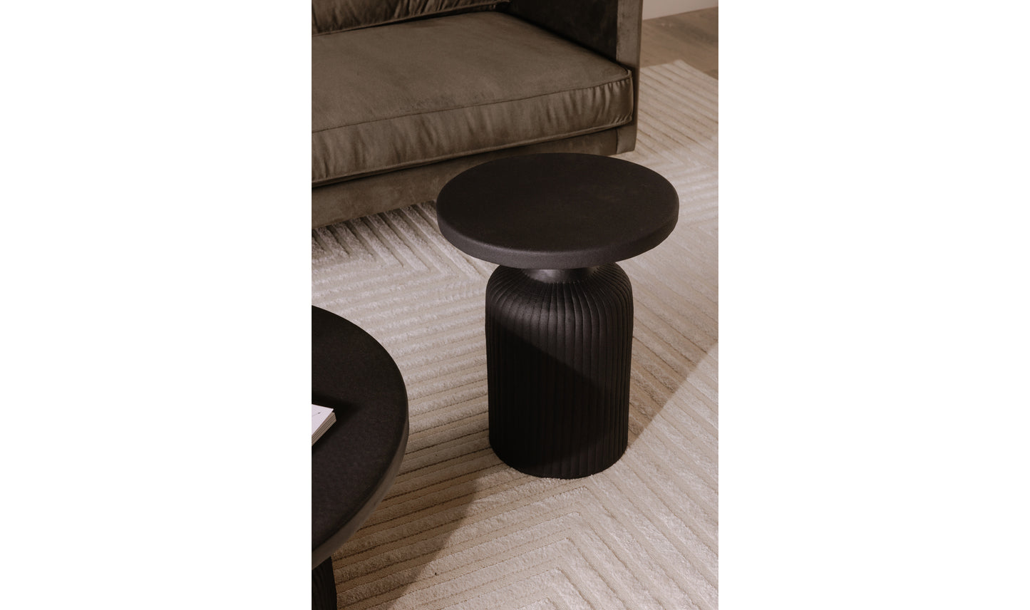 Moe's Yoli Side Table FI-1112-02
