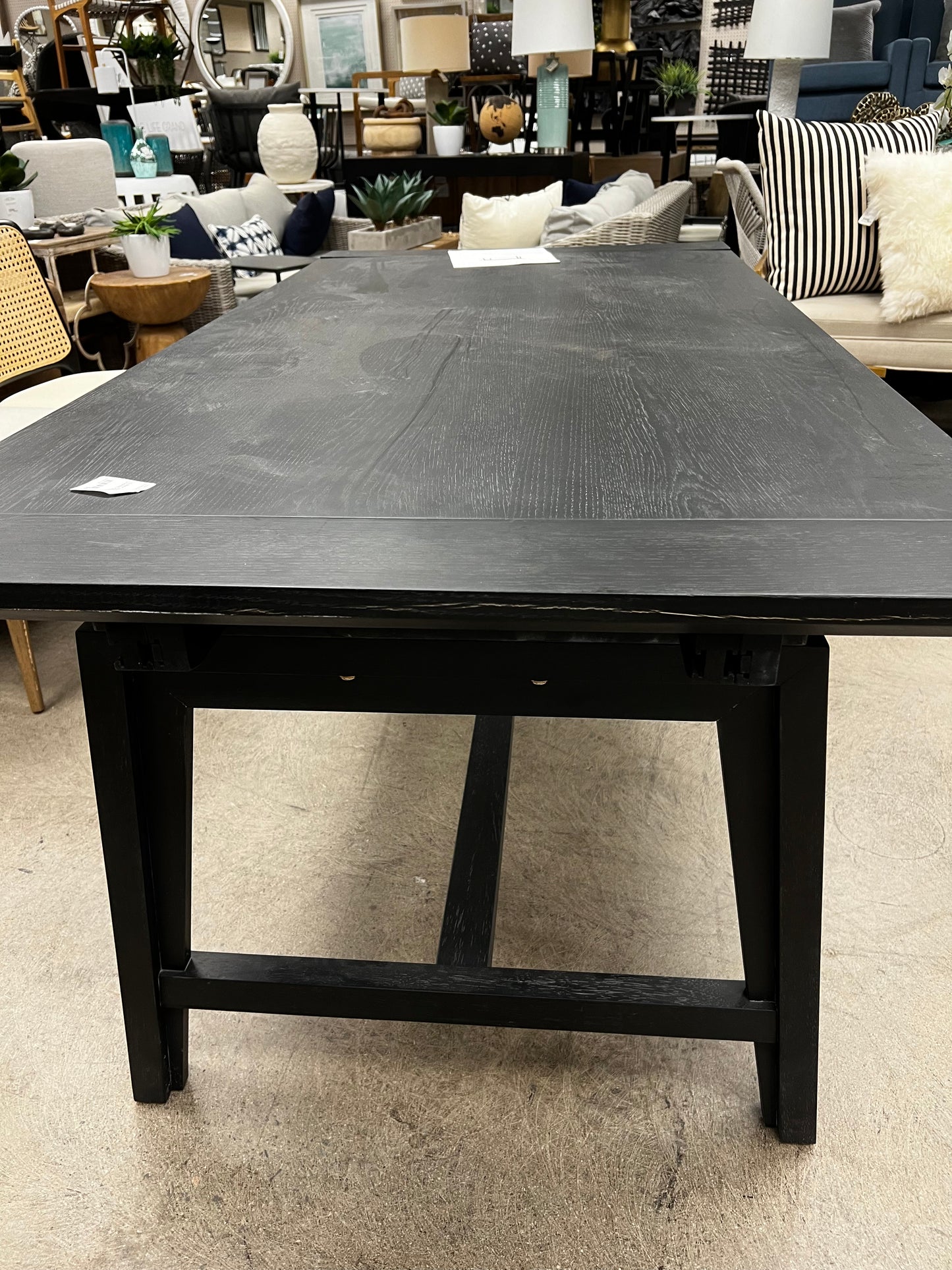 Welters Extendable Dining Table DOV18197-BLCK